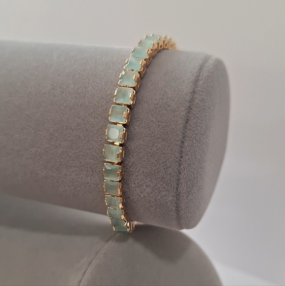 Mint Green Topaz cushion shape diamond cut tennis bracelet - Picture 5 of 10